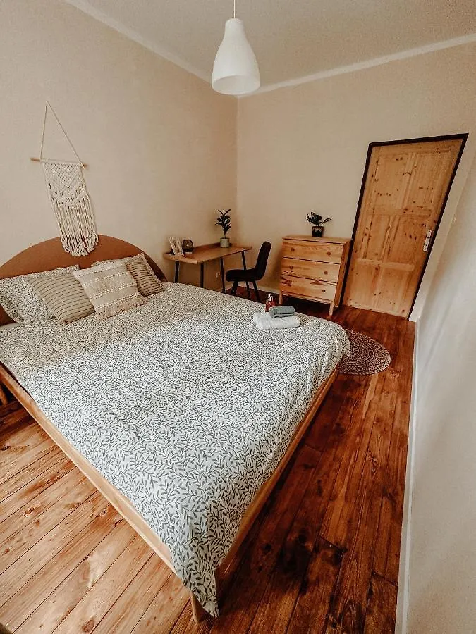 Quiet Boho Lair 10 Min To Centre Apartment Prague