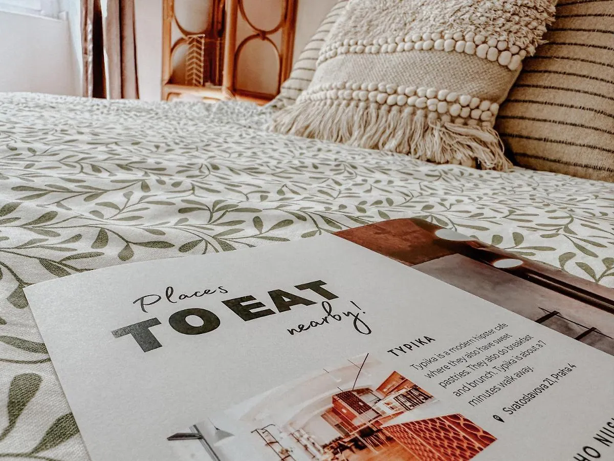 Quiet Boho Lair 10 Min To Centre Apartment Prague